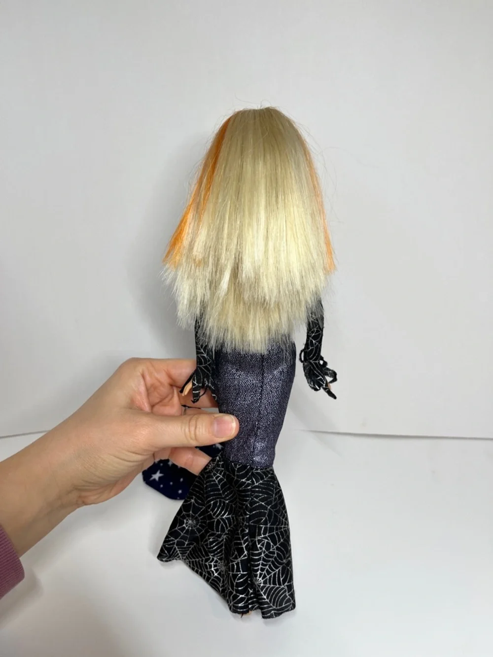 Barbie Trick Or Chic 2008 Halloween Holiday Barbie Doll Witch Black & Orange Toy - Picture 4 of 12